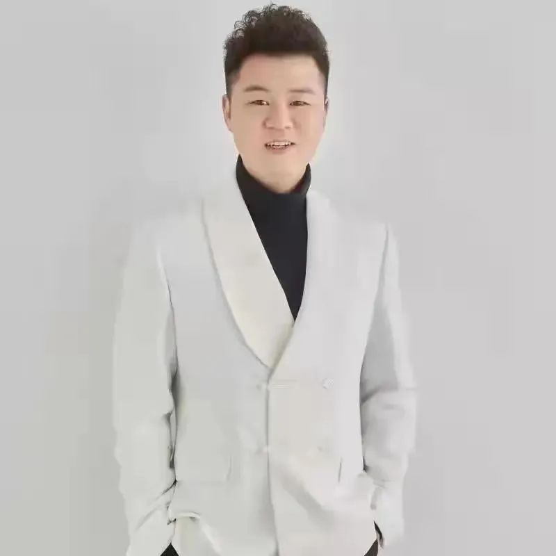 云顶国际青年教师任羽创作歌曲《光芒》